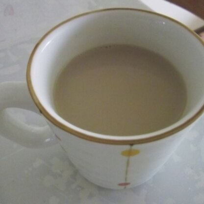 初めて黒糖を入れてみました。上白糖とは違ってコクがでて、子供が生まれてから行けなくなったカフェのコーヒーみたい♪美味しい～と嬉しくなりました＾＾